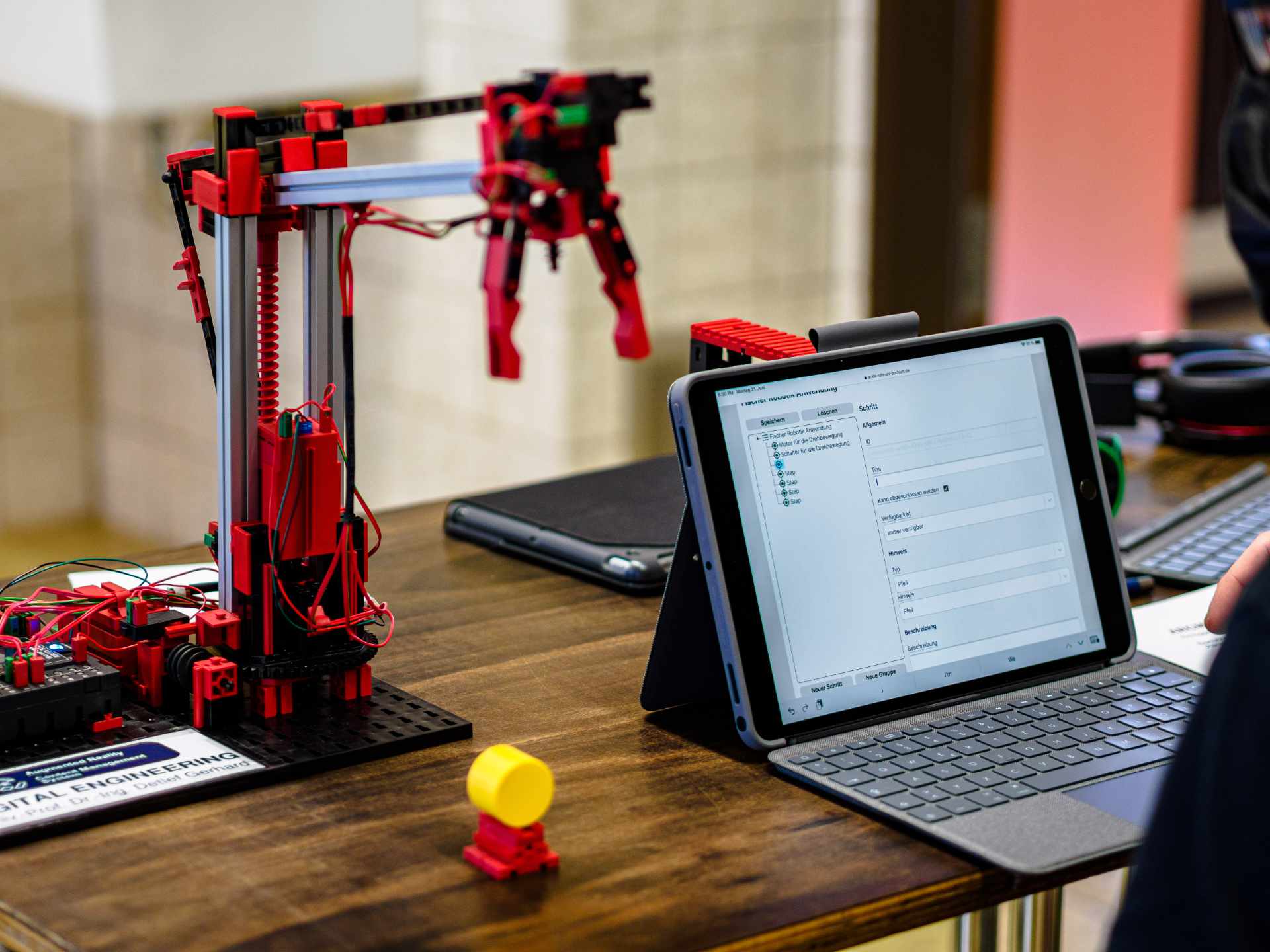A Fischertechnik Robot next to a tablet